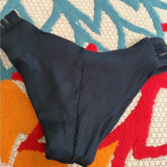 ISABELLA ROSE
Queensland Maui Bikini Bottom - Picture 4 of 7